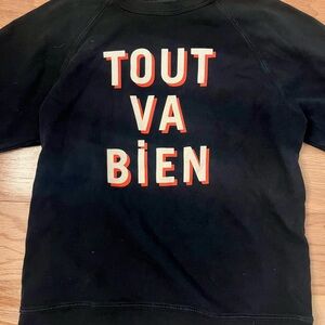 Black Sweatshirt with 'TOUT VA BIEN' Print